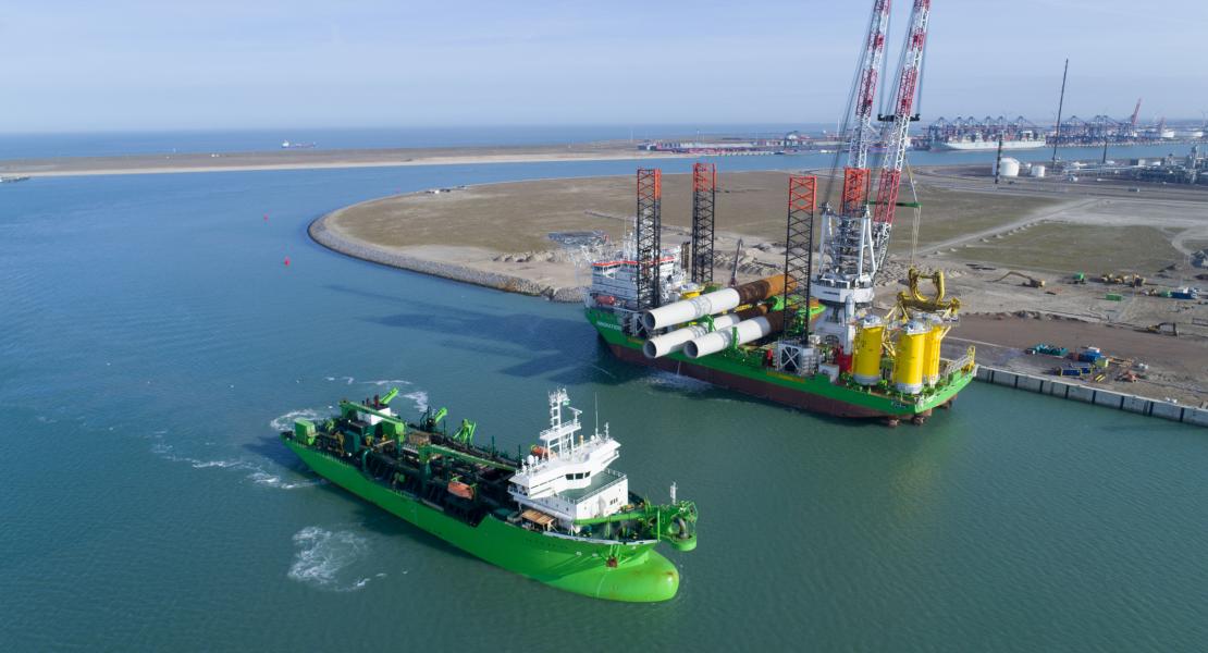 Breughel (Trailing Suction Hopper Dredger) and Innovation (Offshore Installation Vessel) at shore of Terminal Rotterdam project